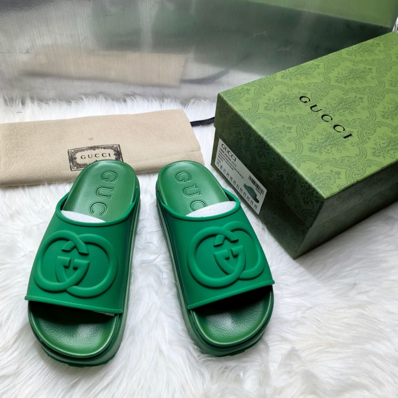 G*u*i slippers